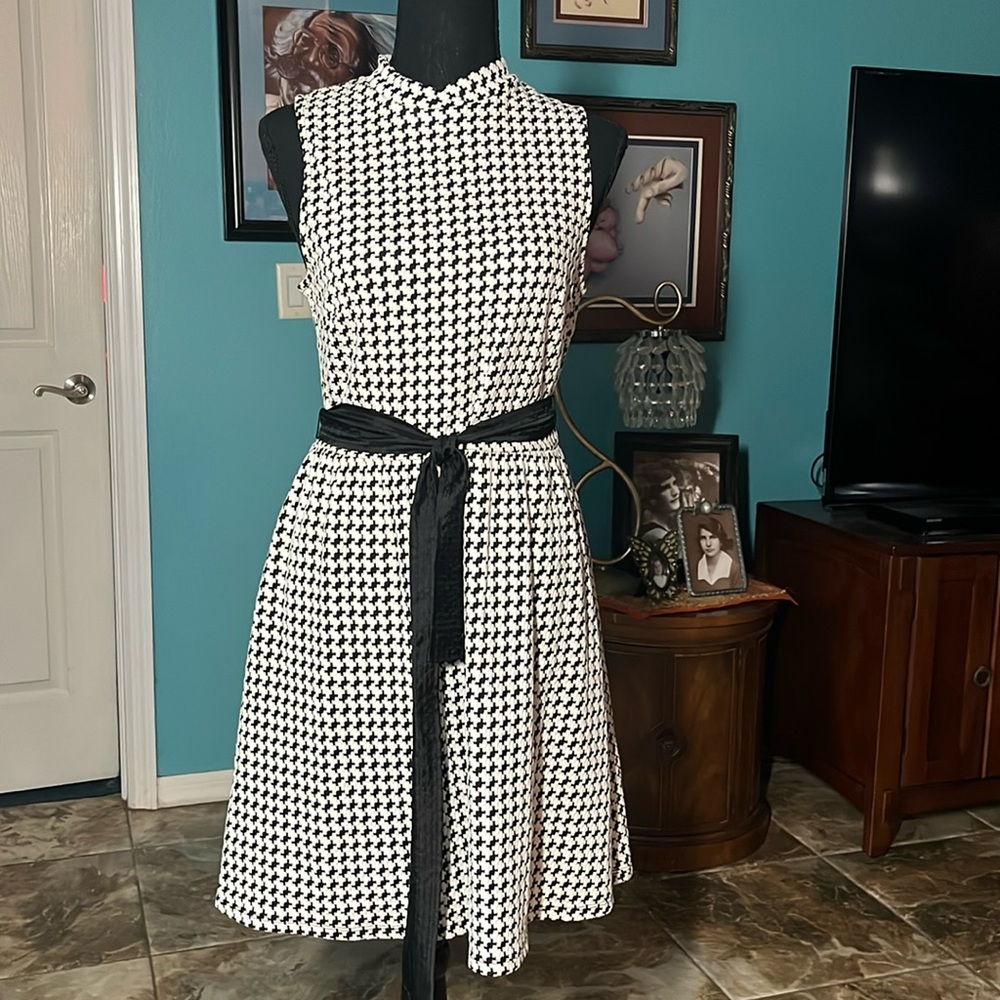 Black and white herringbone size M Rewind